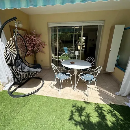 Luxury Beachfront Studio, Garden & Private Parking *