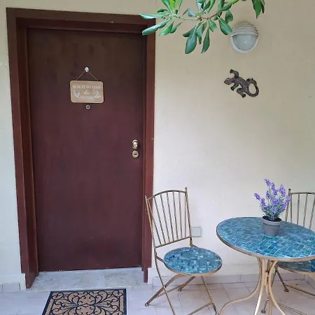 Apartamento Luxury Beachfront Studio, Garden & Private Parking