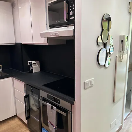 Luxury Beachfront Studio, Garden & Private Parking