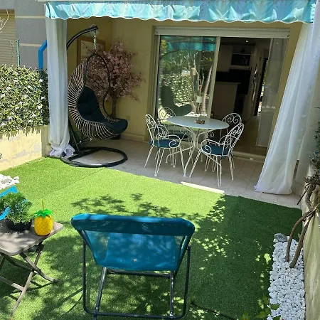 Luxury Beachfront Studio, Garden & Private Parking Apartamento *